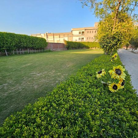 Govind Resort Mathura Bagian luar foto