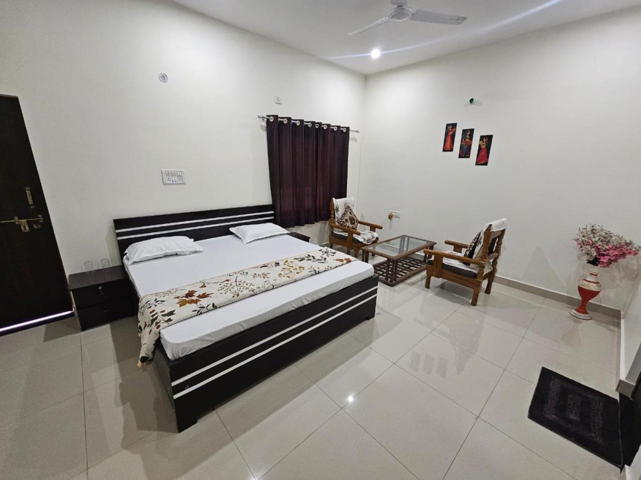 Govind Resort Mathura Bagian luar foto