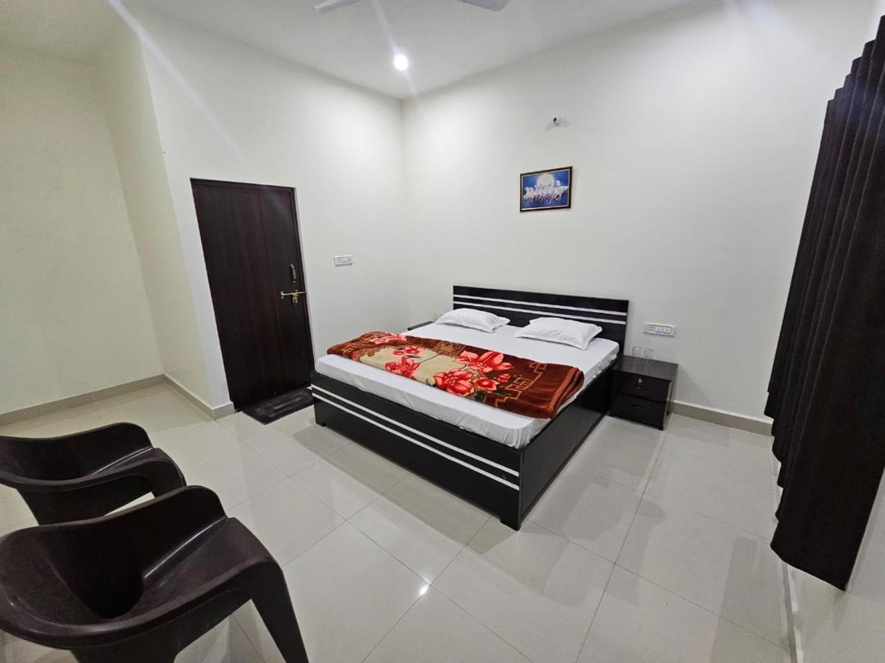 Govind Resort Mathura Bagian luar foto