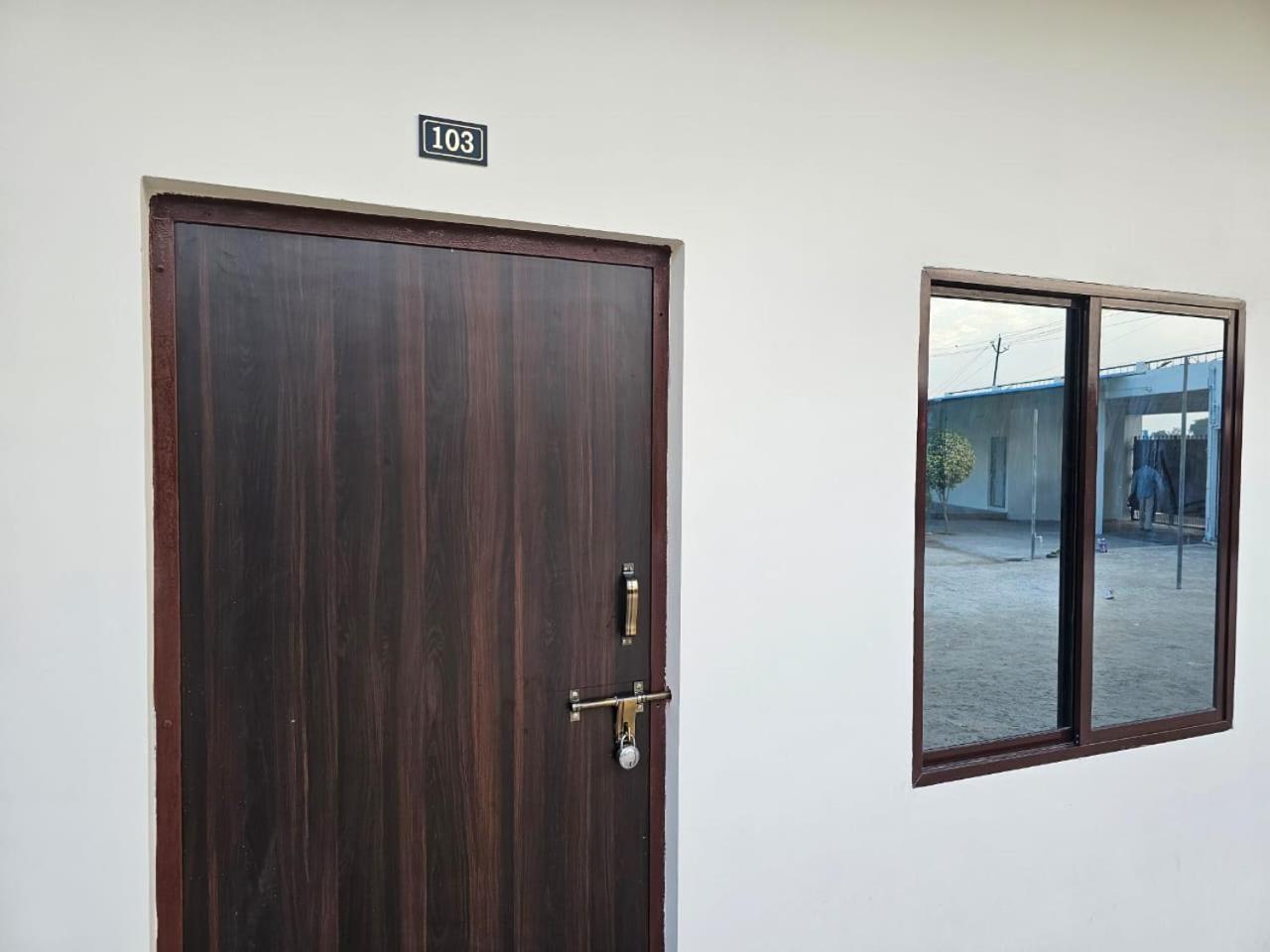 Govind Resort Mathura Bagian luar foto